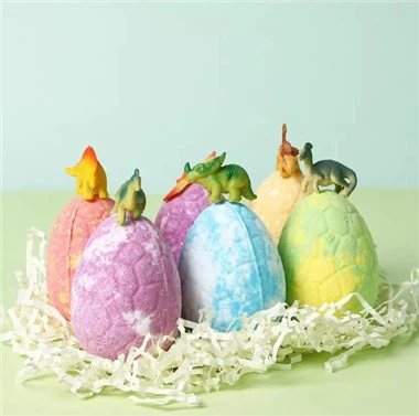 Természetes fürdőbomba játékkal belül